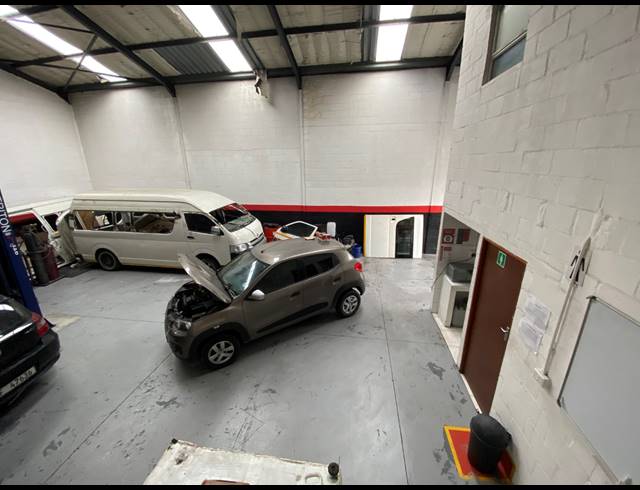 154M² WAREHOUSE FOR SALE IN KILLARNEY GARDENS